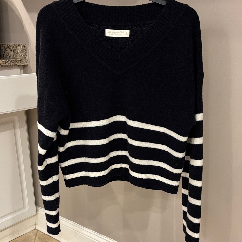 Abercrombie & Fitch Merino Wool Blend Striped Cropped Sweater Black White Size S